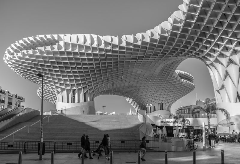 Черно-белый городphoto preview