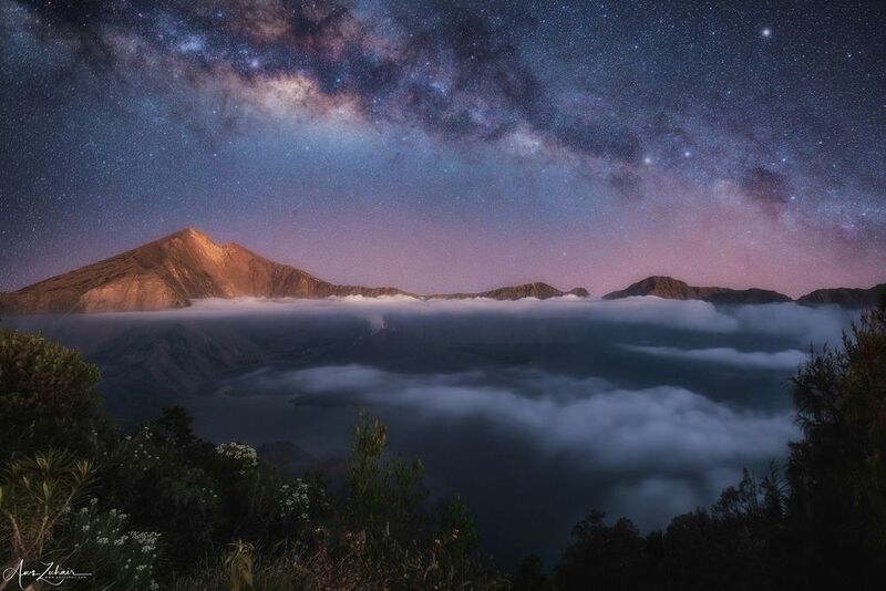 Milkyway  Milky way over Mount Rinjaniphoto preview