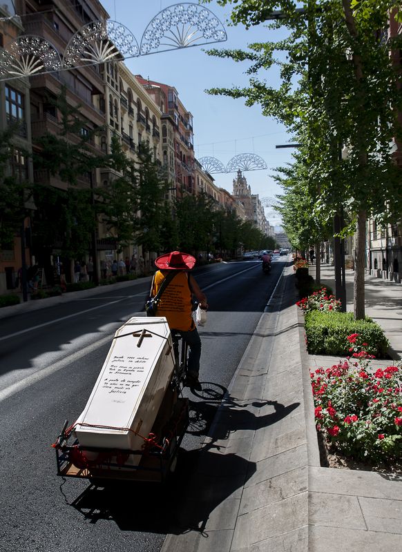 Курьерphoto preview