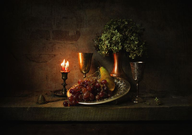 Над пламенем свечи...photo preview