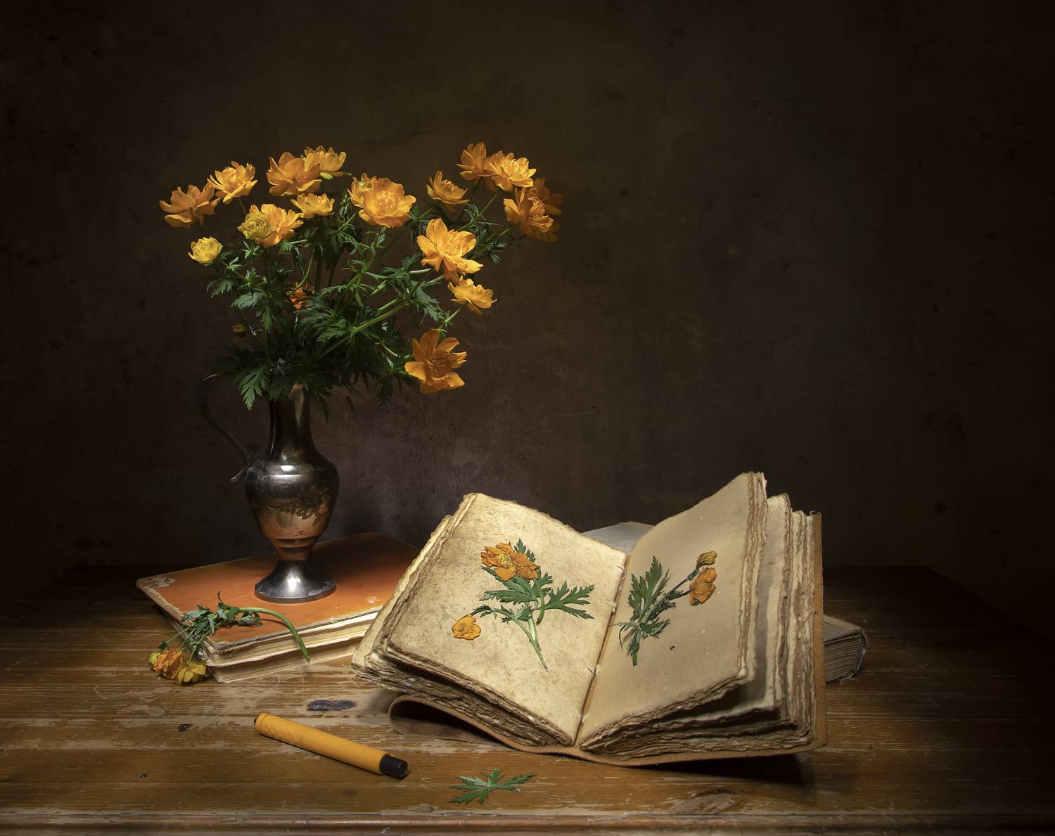 Жарки.... Автор: Татьяна Феденкова натюрморт, книги, купальница, жарки, Татьяна Феденкова