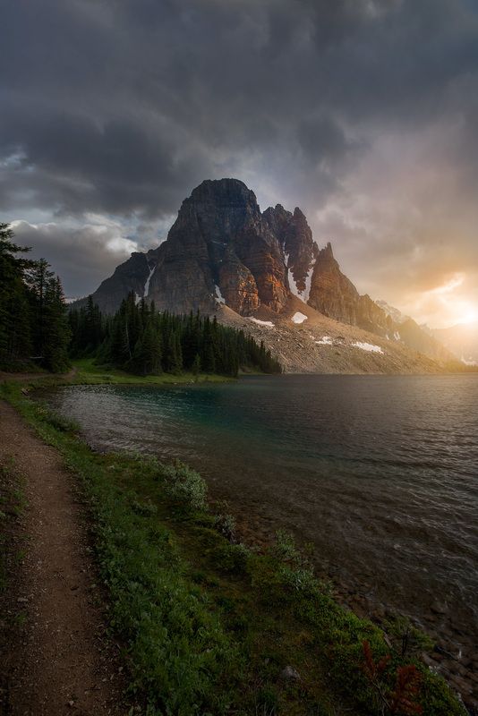 Assiniboine, Canada, Rocky Mountains Sunburst Peakphoto preview