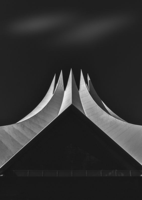 Monumental Cagephoto preview