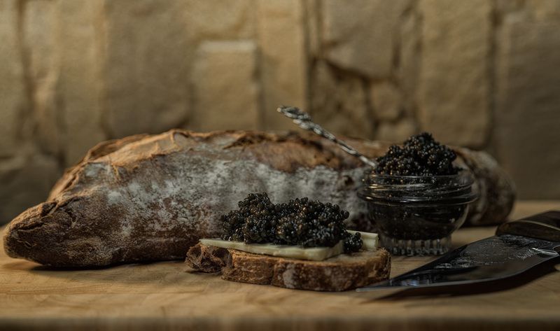 еда хлеб икра  Хлеб по деревенский.  фото превью