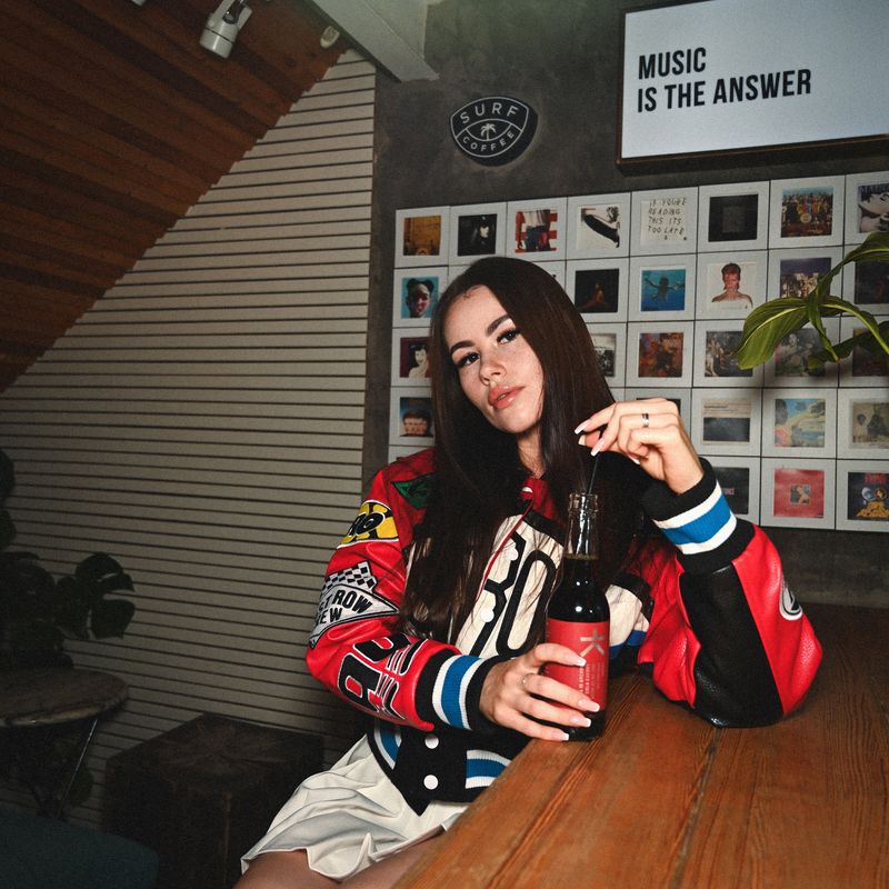 портрет, portrait, женский портрет, портрет девушки, жанровый портрет, woman portrait, girl portrait, портрет в интерьере, съемка в кафе, Surf фото превью