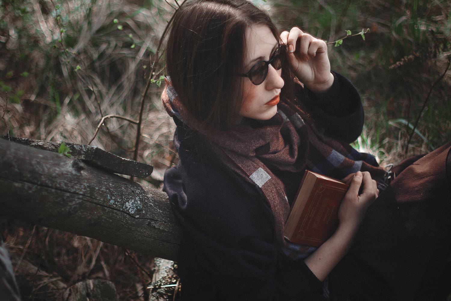 Автор: Олег Карсаков portrait портрет девушка пальто осень модель книги мода стиль эстетика, Олег Карсаков