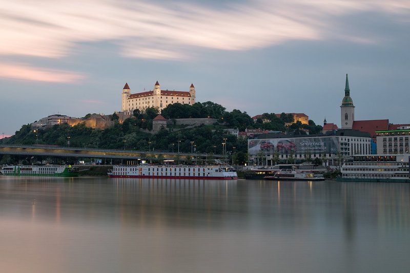 Братислава, Замок, словакия, Дунай, корабли,  Вечер в Братиславе.photo preview