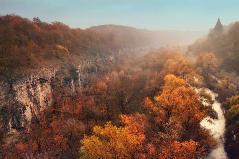 Вечер, Деревья, Замок, Золотая, Каменец-Подольский, Каньон, Мост, Осень, Речка, Скалы, Смотрич, Туман, Ущелье туман над Смотричским каньономphoto preview