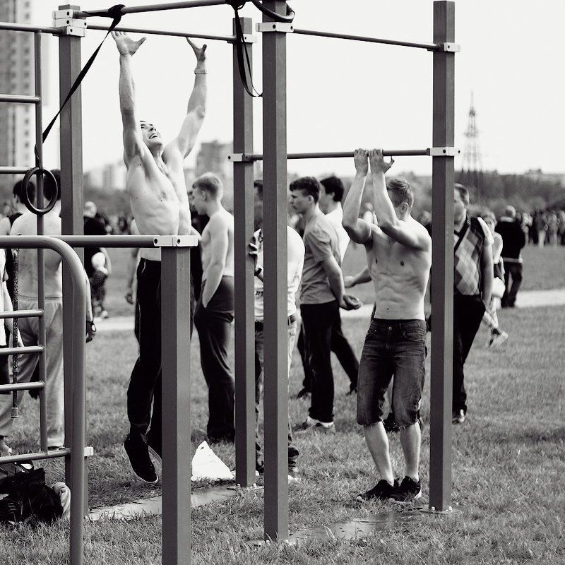 город, питер, люди, парк, чб спортсменыphoto preview