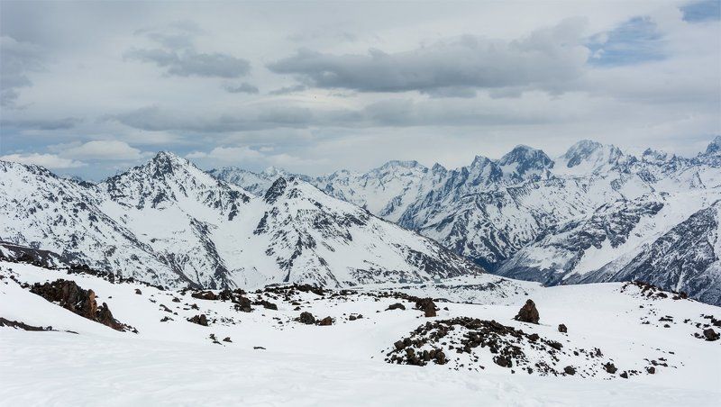 вершины, весна, горы, кавказ, пейзаж, природа, приэльбрусье, снег Приэльбрусье с Эльбрусаphoto preview