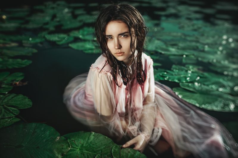 КувшинкиПортрет в водеПортрет девушкаРека сирена  фото превью