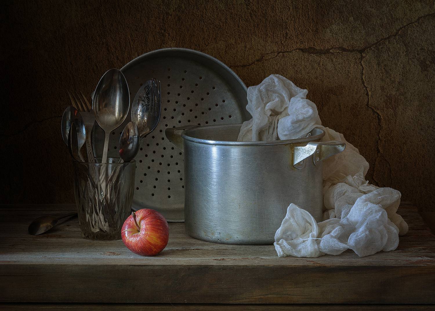Автор: Алексей Бычков яблоко, кастрюля, посуда, ложки, вилки, стакан, марля, Алексей Бычков