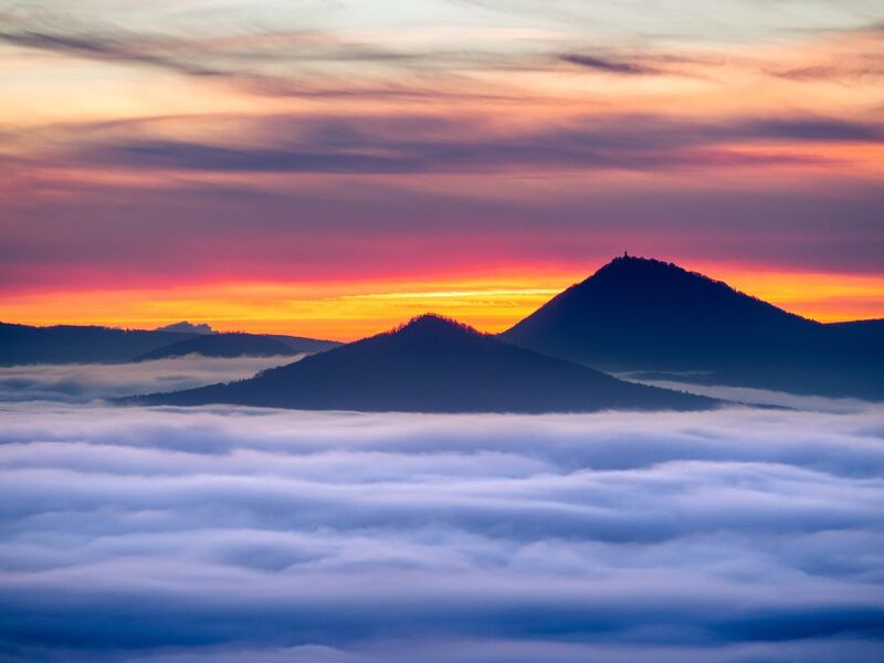 In the sea of fog фото превью