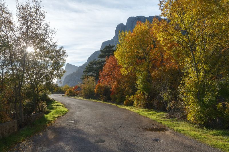 крым, горы, осень. Старое Севастопольское шоссе. Дорога осени.photo preview