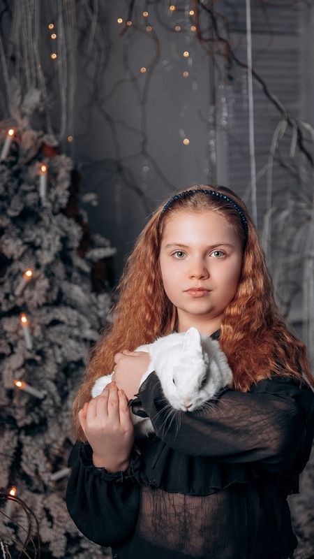 Девочка с зайцемphoto preview