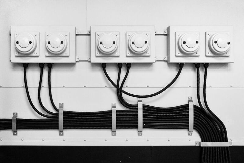 розетка, радость, веселье, система, геометрия Веселое подключениеphoto preview