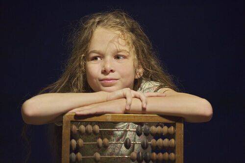 Её арифметика: сумма облаков, разность лета и зимы, умножение счастья...