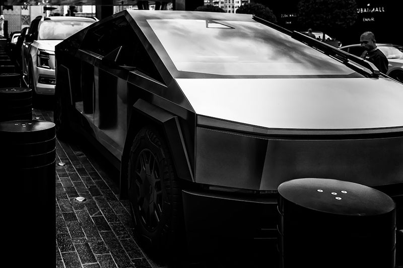 Машина и человекphoto preview