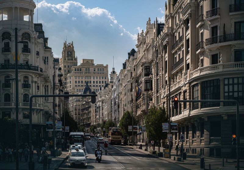 #Building #Cloud #Sky #Daytime #Car #Window #Infrastructure #Road surface #Vehicle #Thoroughfare Gran Víaphoto preview
