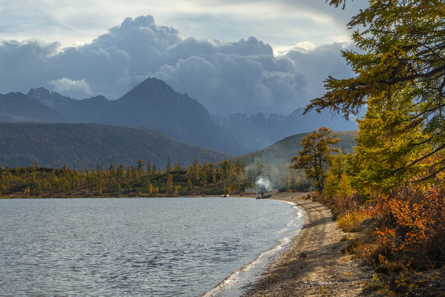 Коса Биологов на Джеке Лондона.. Автор: Георгий Башкин озеро джека лондона,коса биологов,колыма,осень,горы, Георгий Башкин