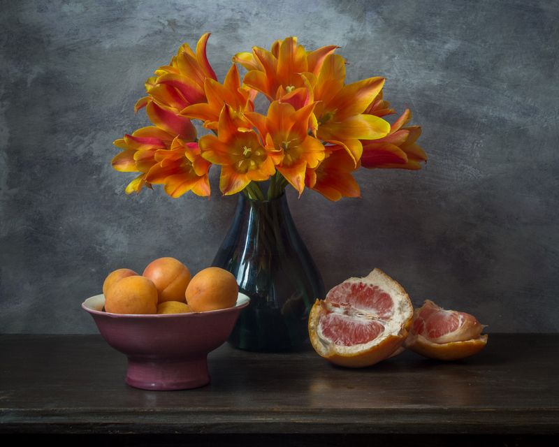 Цветочно-фруктовый натюрморт. фото превью