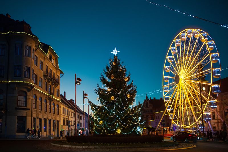 рождество новый год ёлка праздник гирлянды колесо обозрения город ярмарка Праздник к нам приходитphoto preview