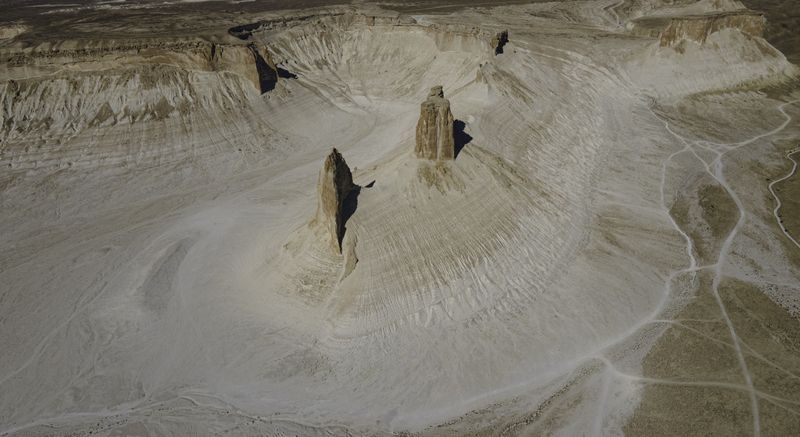 Казахстан, полуостров Мангышлак, Мангыстау, урочище Бозжыра Суровая геометрия Бозжырыphoto preview