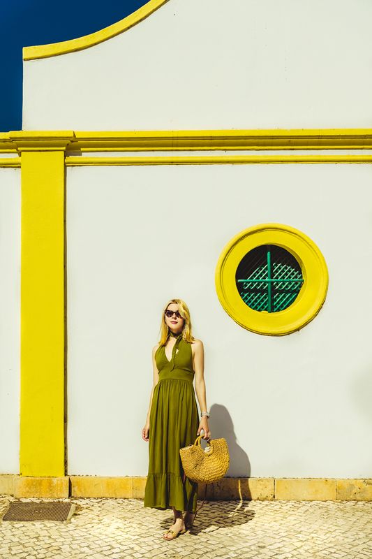 Sun-soaked simplicity фото превью