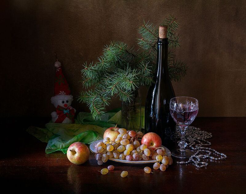 бутылка, фужер, вино, ель, яблоки, виноград, новый год photo preview