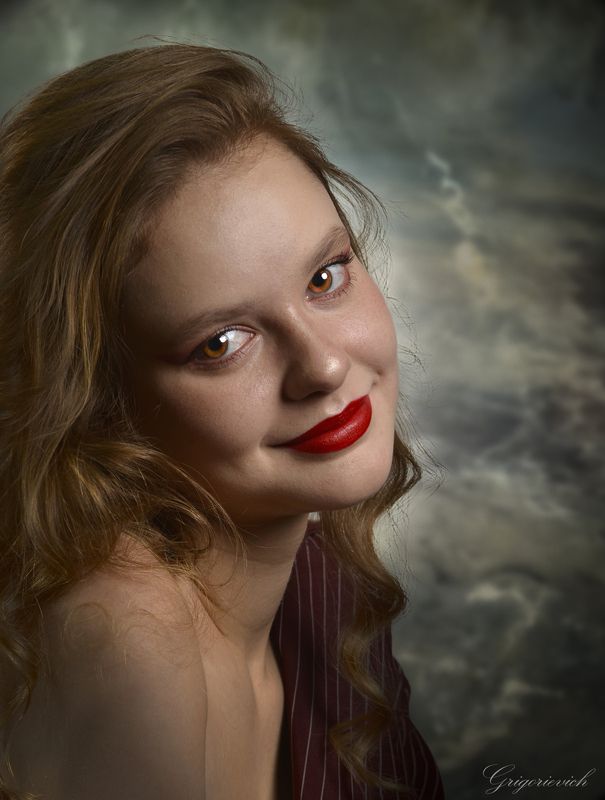 девушка. портрет. красота. глаза. улыбка Екатеринаphoto preview