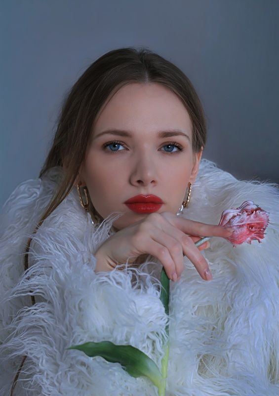 красивая девушка, белый цвет, портрет, студия, тюльпан, шубка Зима. Цикл \\\