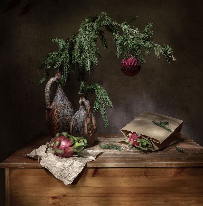 натюрморт, ель, шар, драконий фрукт, питахайя Предновогоднее настроениеphoto preview