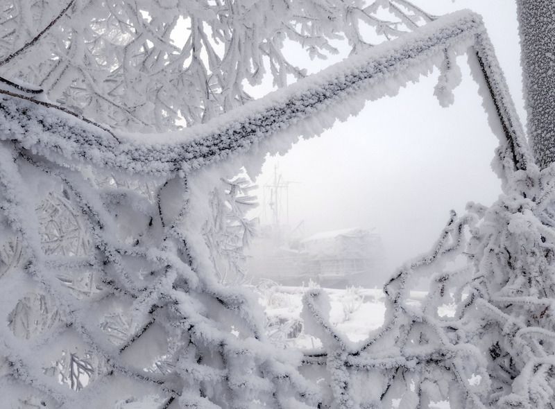 зима, сибирь, корабли, иней, забор, енисей В снежной рамочкеphoto preview