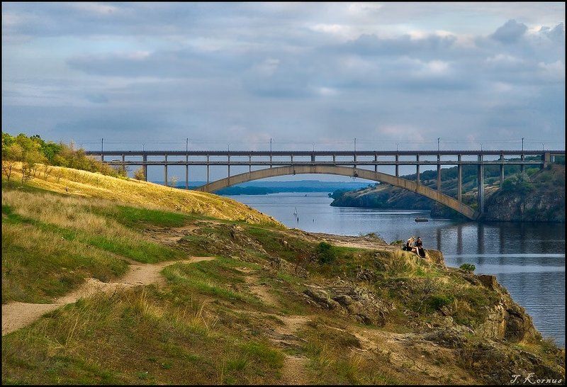 лето,днепр,о.хортица,скалы,мост,двое Посиделки на берегуphoto preview