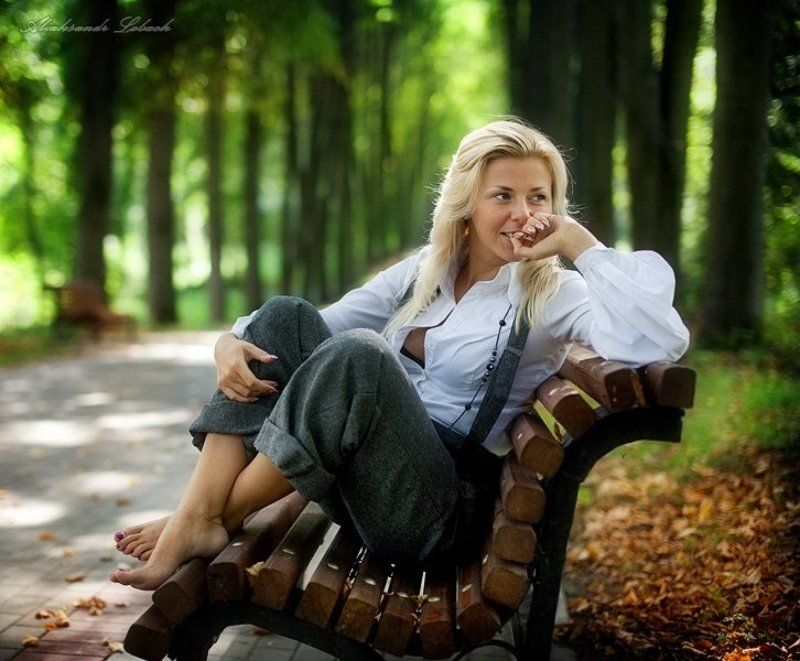 девушка,парк,осень теплым осенним деньком...photo preview