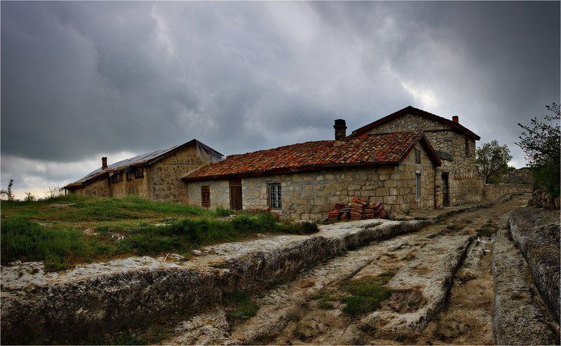 Улочками Чуфут-Калеphoto preview