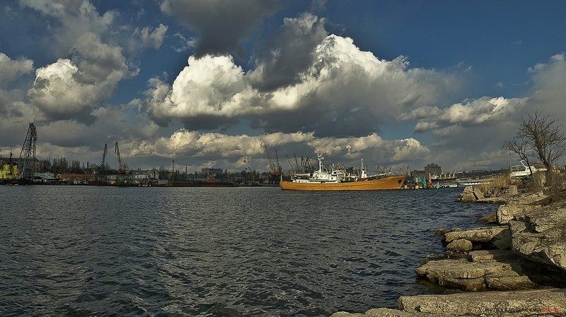 станко весна облака небо порт Весенний денек в портуphoto preview