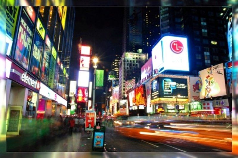 нью-йорк час пик город улица машины ритм такси движение дорога ночь огни реклама таймс сквер Non stopphoto preview