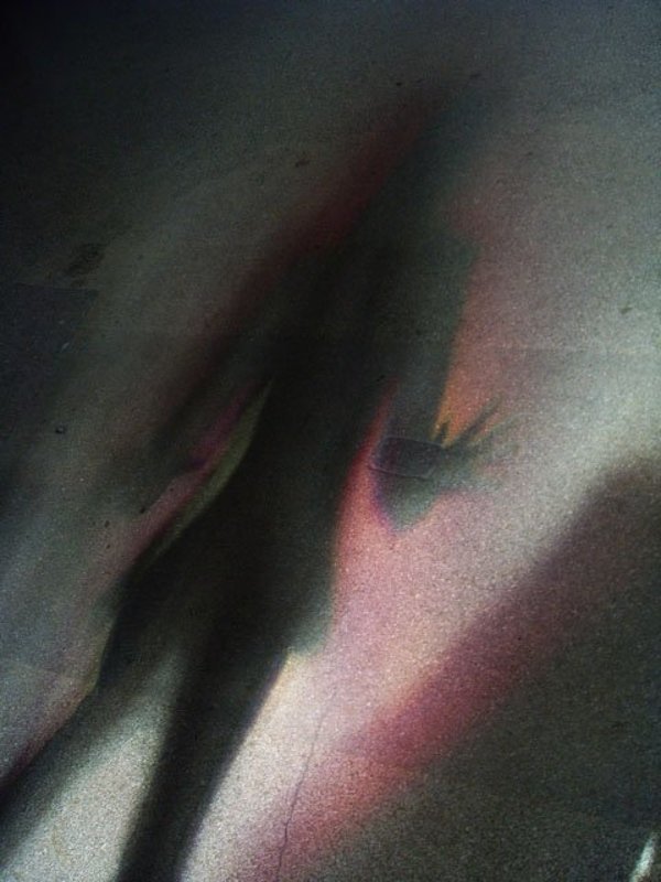 прикосновение цветной тениphoto preview