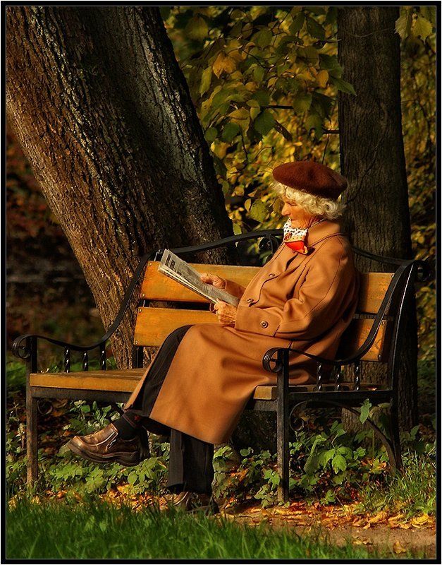 женщиа, пальто, берет, платок, осень Ленинградкаphoto preview