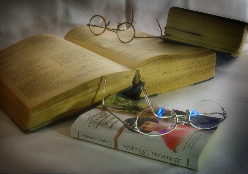 книги, очки Версииphoto preview