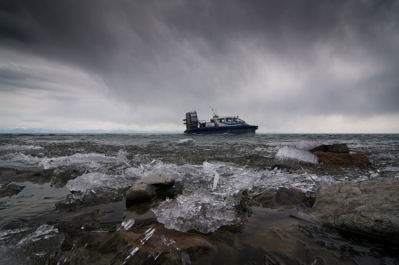 Байкал, Россия, Байкальский лед, глиссер По суровому Байкалу фото превью