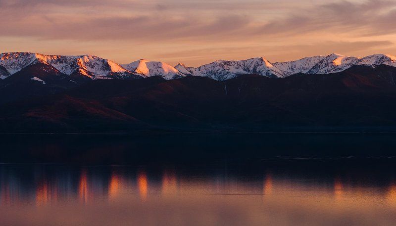 озеро, Байкал, пейзаж, природа, горы, вершины, снег, Хамар-Дабан, вода, гладь, закат Вечерний Байкалphoto preview