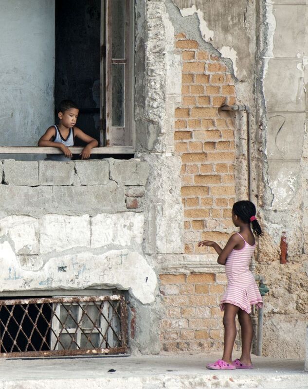 куба, гавана, улица, дети Юные Ромео и Джульеттаphoto preview