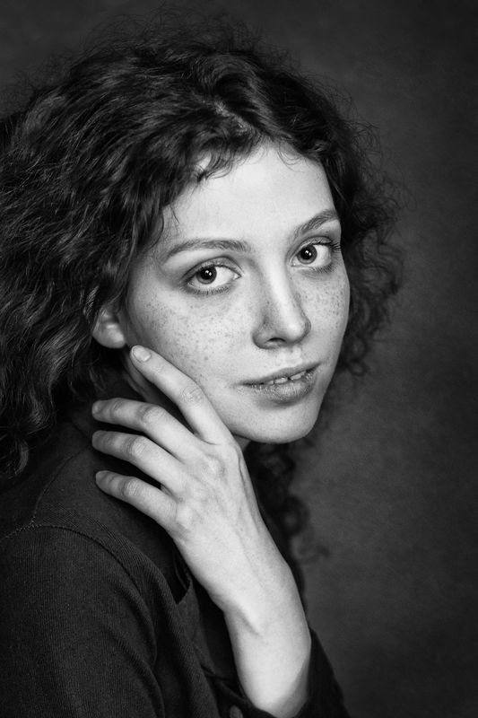 лицо, портрет, студия, печать, взгляд, кудри, веснушки, милая , девушка Аленушкаphoto preview