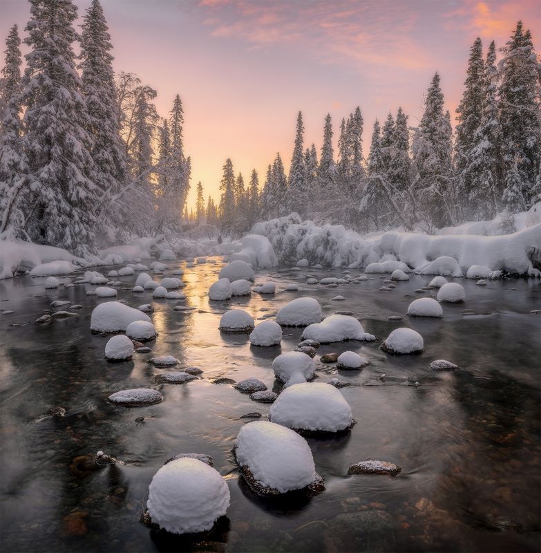 кольский, река, рассвет, вода, снег, красота Прогулка по незамерзающей реке.photo preview