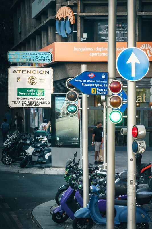 Modern traffic lights фото превью