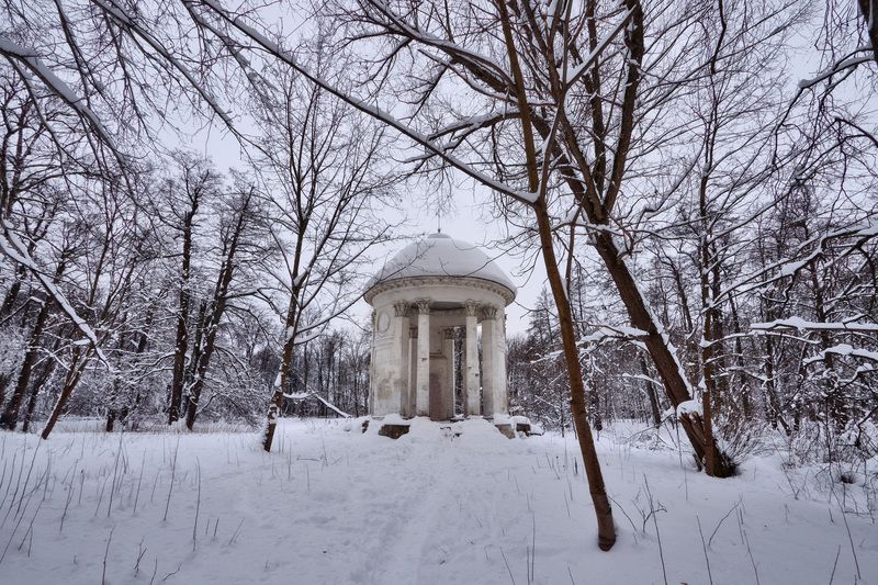 ротонда, парк Ротонда в заброшенном паркеphoto preview