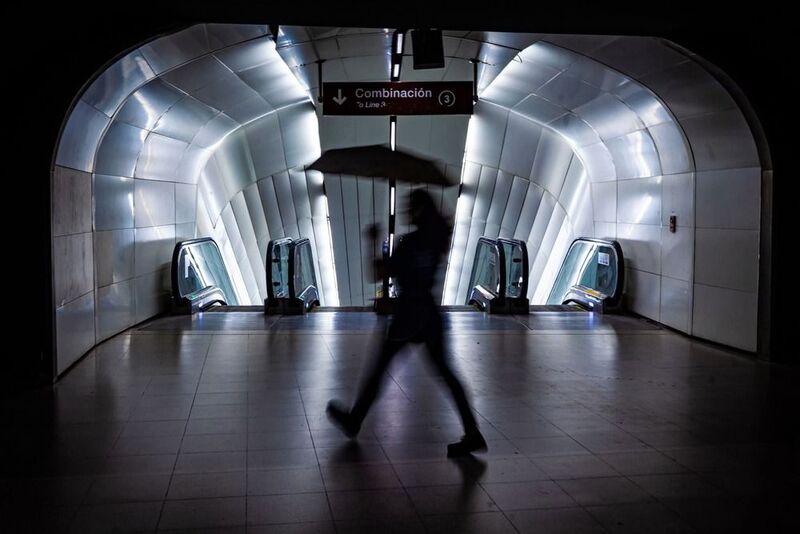 streetphotography, street, fotografía callejera, bastian cifuentes araya, periodista furioso, streetphoto, street photo, street photography, EL VIAJE: UNA TRAVESÍA SUBTERRÁNEAphoto preview