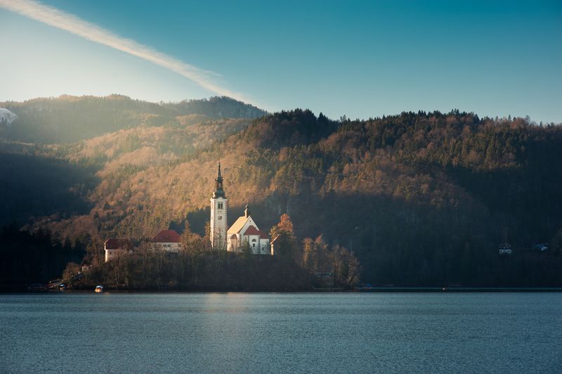 озеро остров церковь вода небо свет Blejsko ezerophoto preview